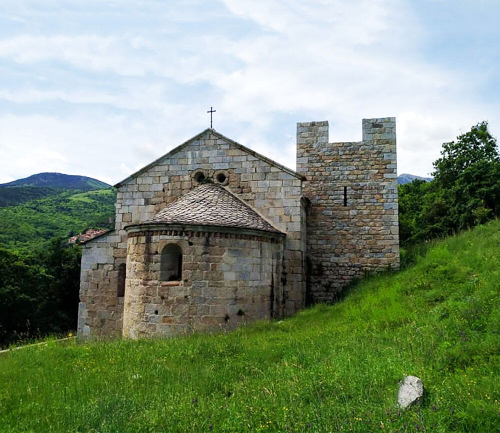 Chapelle Saint Martin de Corsavy en Haut Vallespir - Pyrénées Orientales Chapelle Saint Martin de Corsavy en Haut Vallespir - Pyrénées Orientales