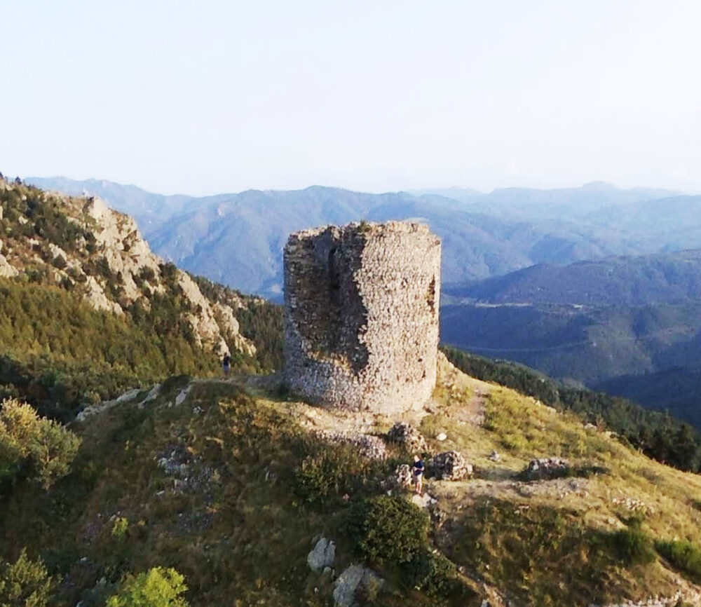 Tour de Batère à Corsavy en Haut Vallespir - Pyrénées Orientales Tour de Batère à Corsavy en Haut Vallespir - Pyrénées Orientales